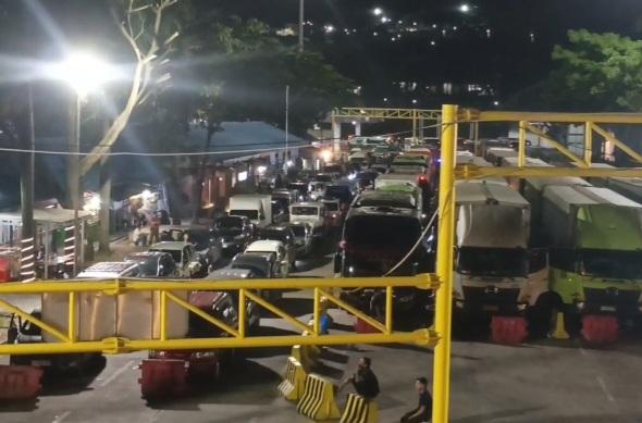Ditlantas Polda Lampung Pastikan Arus Balik di Bakauheni Terkendali