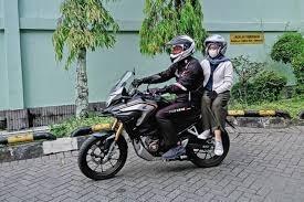 Jangan Sembarangan Duduk Nyamping Saat Boncengan di Motor, Akibatnya Bisa Fatal!   