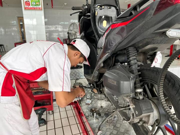 Honda Motor Imbau Konsumen Patuhi Jadwal Ganti Oli Sesuai Tipe Motor