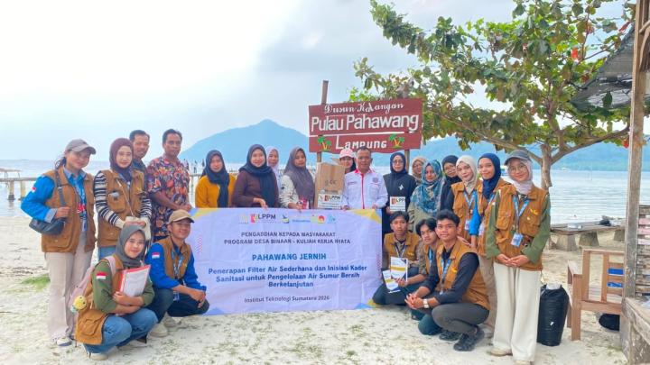 Itera Serahkan Filter Air Sederhana dan Kukuhkan Kader Sanitasi di Pulau Pahawang