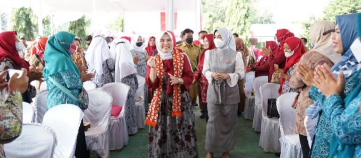 Road Show Percepatan Penuntasan Sunting, Duta Swasembada Gizi Hj.Winarni Berikan Apresiasi Di Pemerintahan Kecamatan di Kabupaten Lampung Selatan 