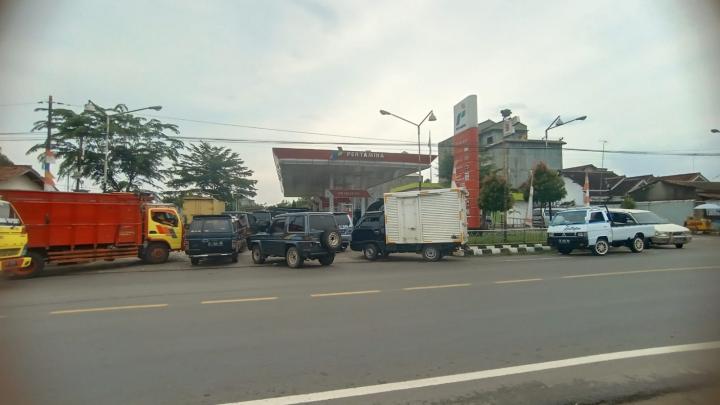 Supir Truk Stop Narik dan Nginap Di SPBU Lampung: Pak Erick Thohir Bantu Kami!