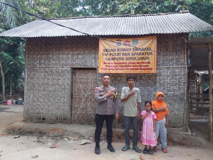 Rumah Reyot Diganti Harapan Baru, TNI-Polri dan Warga Bangun Tempat Tinggal Layak untuk Keluarga Buruh di Sidoluhur   
