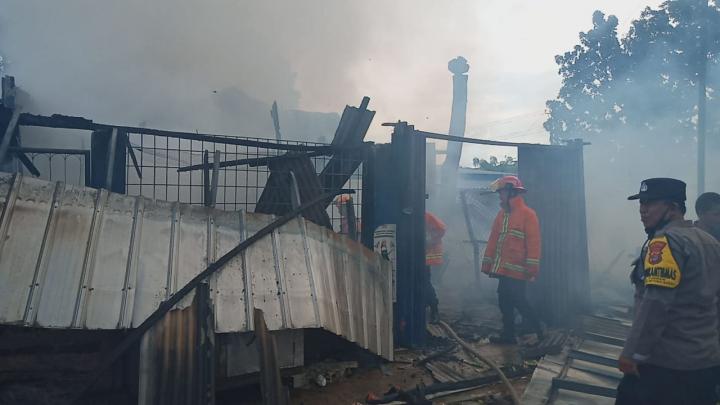 Breaking News: Pasar Pagi Pabrik Karet Telukbetung Barat Terbakar