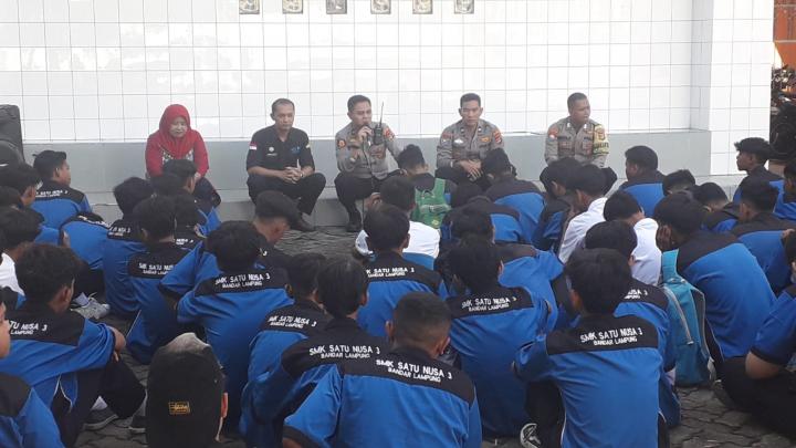 Cegah Penularan Perilaku Anarkis Geng Motor, Polsek TbU Gelar Binluh di SMK Satu Nusa Tiga