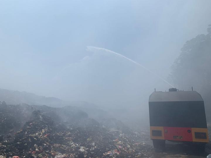 Sejumlah Titik Api di TPA Bakung Bandar Lampung Masih Dilakukan PemadamanÂ 