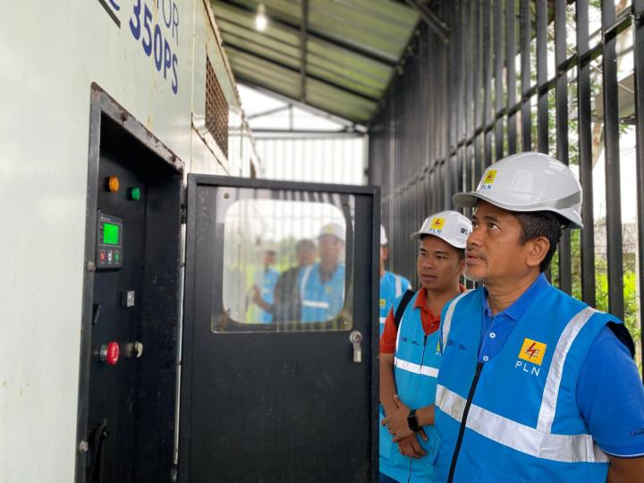 GM PLN UID Lampung Terjun Langsung Ke Pesisir Barat, Pastikan Pasokan Listrik Andal Untuk Debat Publik Kedua Pilkada 
