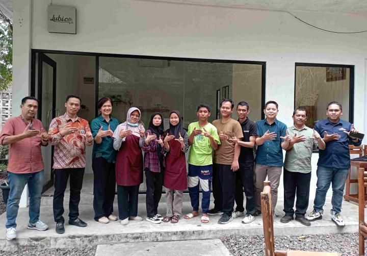 Ketua Pengurus Wilayah (PW) Ikatan Wartawan Online (IWO) Lampung Aprohan Saputra, M. Pd.