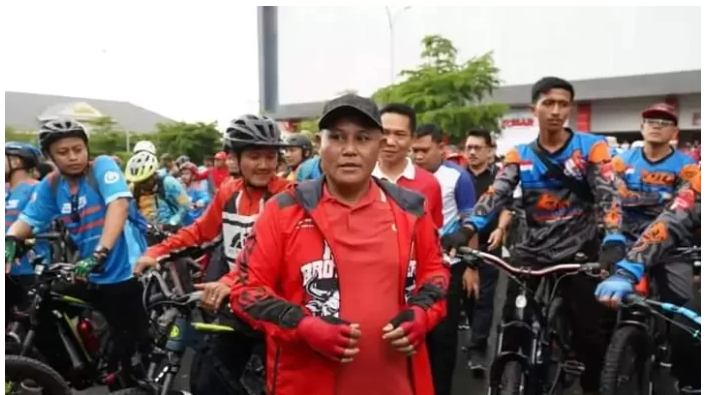 Peringati Haornas Ke-XXXIX Bupati Lamsel Olahraga Gobar Bersama Ribuan Pecinta Sepeda