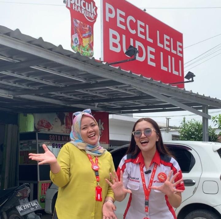 Honda Tunas Motor Borong UMKM Pecel Lele Bude Lili, Rayakan Hari Pahlawan & Hari Ayah denganDukung UMKM Lokal   