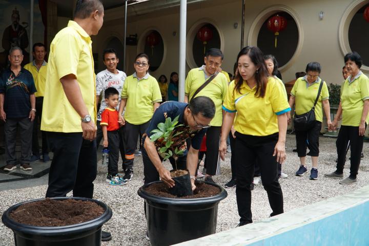 Makna Waisak dalam Aksi Nyata: Umat Buddha Lampung Tanam Pohon dan Apotek Hidup Lewat Gerakan Eco Theologi