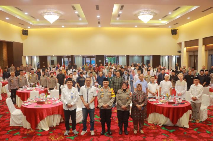 Polda Lampung Berbagi Takjil dan  Buka Puasa Bersama dengan Awak Media