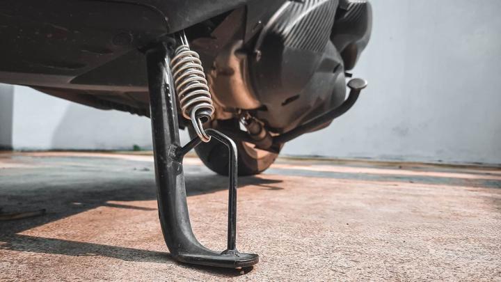 Dampak Mematikan Motor Dengan Standar Samping