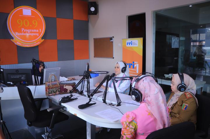 Ketua Dekranasda Provinsi Lampung Dorong Penguatan UMKM Lewat Podcast RRI   