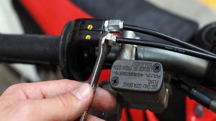 Penyebab Kabel Gas Motor Gampang Putus