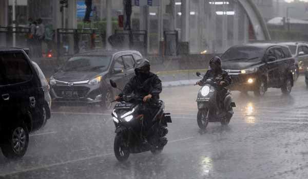 Waspada, Hujan Lebat Disertai Petir dan Angin Kencang Bakal Guyur Wilayah Lampung