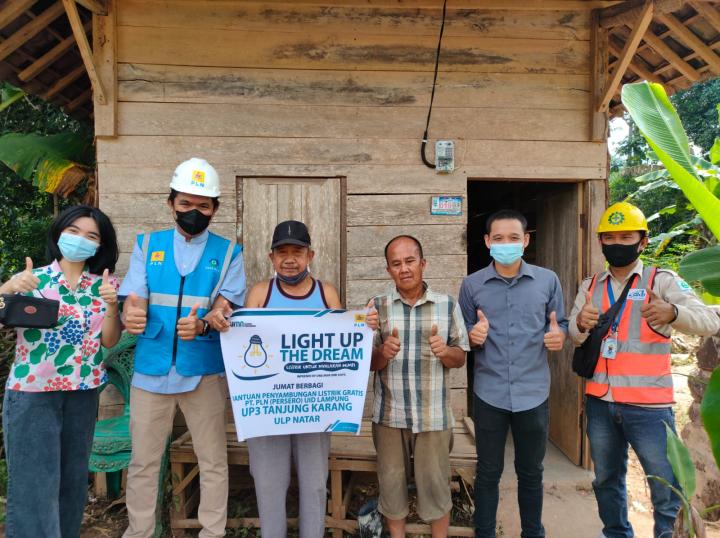 Light Up The Dream, Wujudkan Mimpi Warga Kurang Mampu Miliki Listrik Secara Gratis