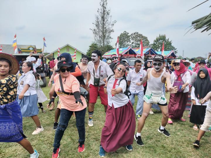 Ribuan Emak-Emak di Lampung Kompak Dukung Ganjar Presiden 2024 di Pesta 17 an