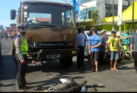 Dua Pemotor Tewas Terseret Fuso Hingga Sepuluh Meter, Sopir  Kabur