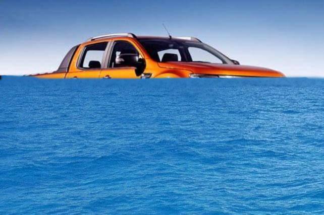 Kelalaian Supir Truck Berisi Pakan Ternak Tercebur di Pelabuhan Merak 