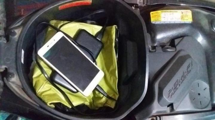 Bahaya Menaruh Powerbank di Bagasi Motor