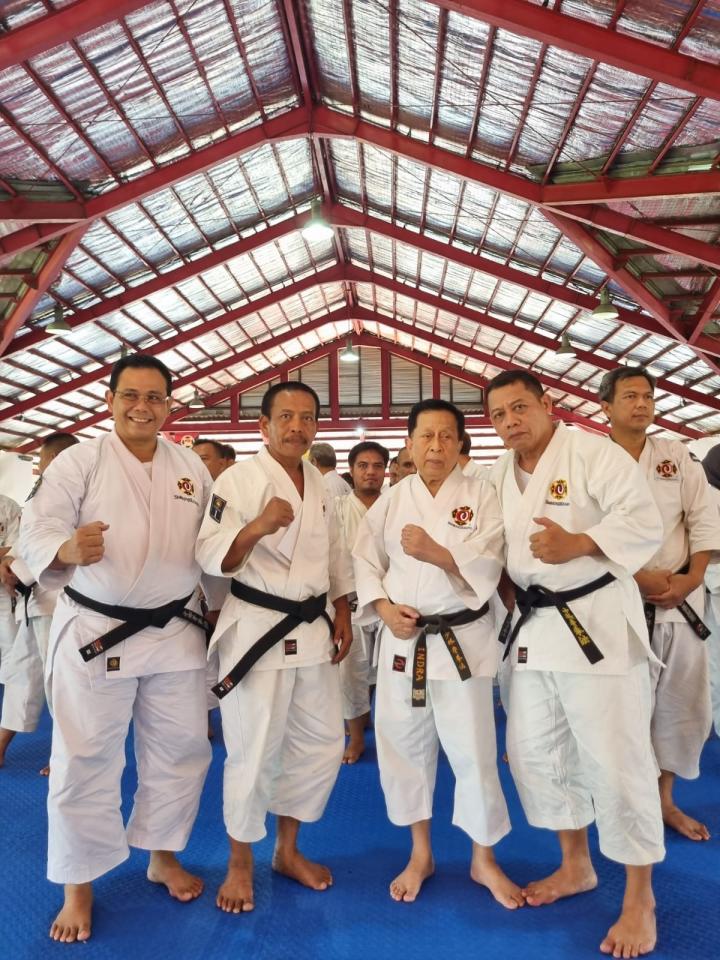 Tiga Laksamana TNI AL lulus mengikuti ujian kenaikan tingkat Cabang Olahraga Shorinji Kempo.