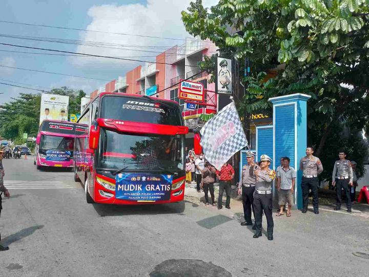 200 Peserta Mudik Gratis Ditlantas Polda Lampung Diberangkatkan Menuju Terminal Pulo GadungÂ 