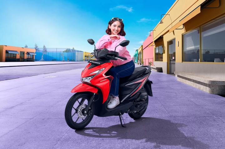 Info TDM Kota Agung - Cara Aman Naik Motor Untuk Para Ladies Bertubuh Mungil 