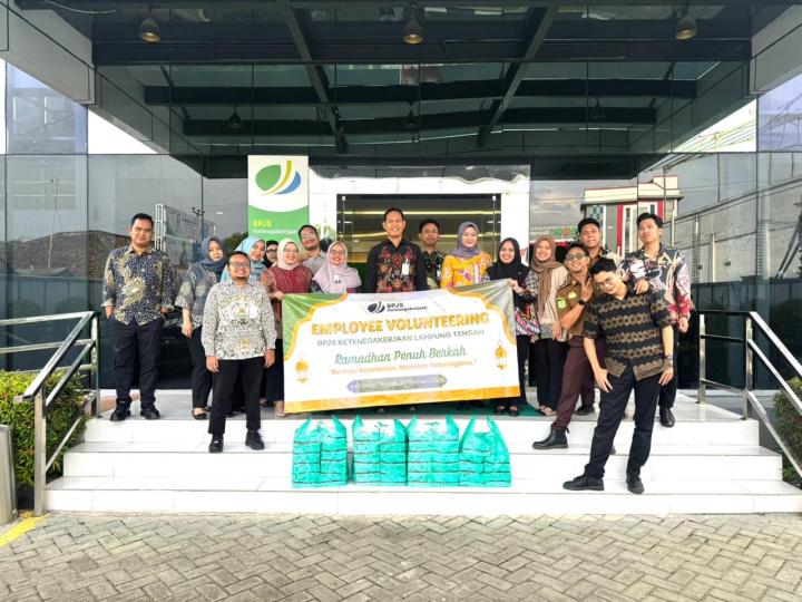 Hangatnya Ramadhan, Insan BPJS Ketenagakerjaan Lampung Tengah Berbagi Takjil