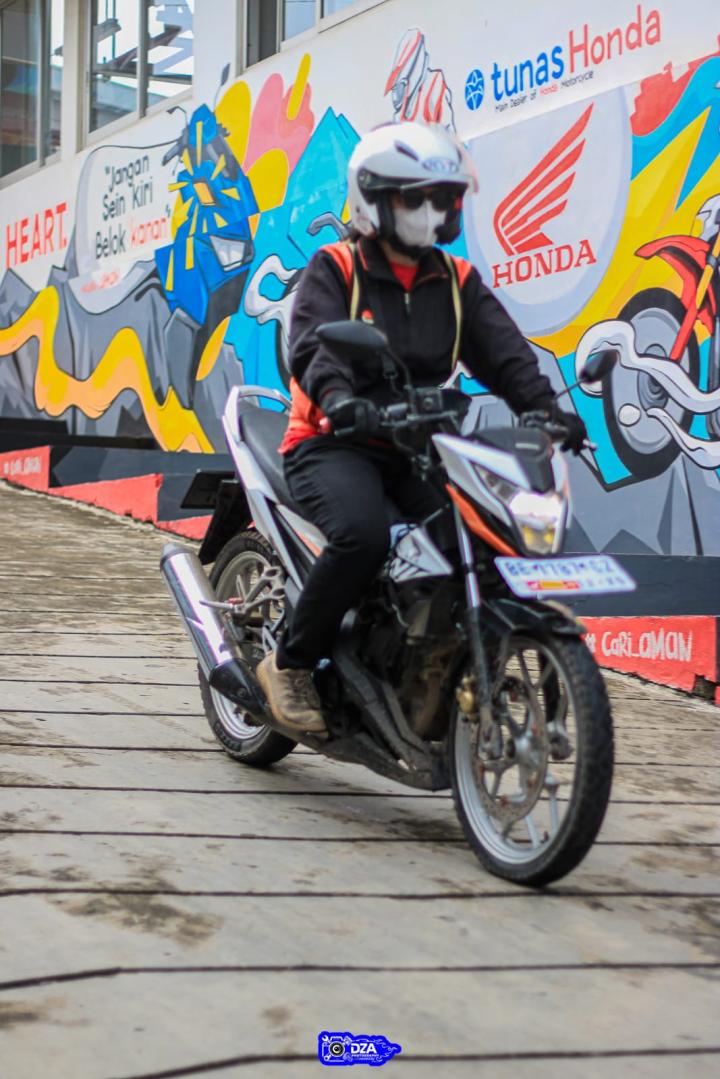 Hujan Lebat Tingkatkan Risiko Kecelakaan, Ini Tips Aman Berkendara Sepeda Motor (Tips Berkendara Tunas Dwipa Matra)