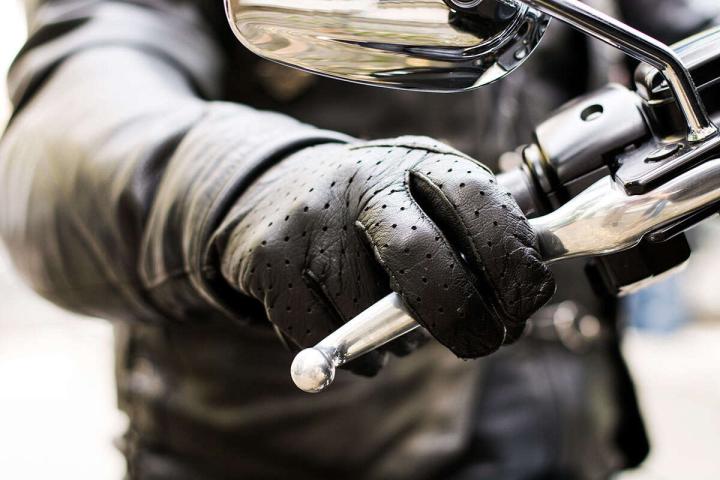 Tips Memilih Model Sarung Tangan Motor Untuk Berkendara   