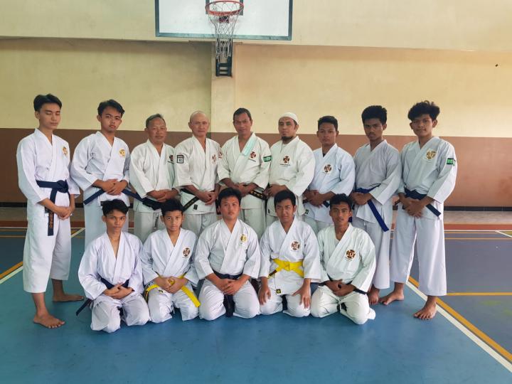 Dojo Ponpes Darul Munir Bekasi Adakan Latihan Rutin Shorinji Kempo