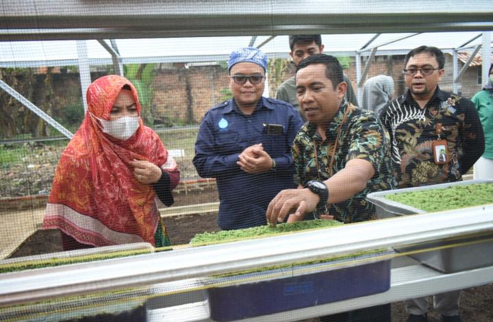 Bakti Sosial Karyawan dan Majelis Taklim XL Axiata, Bangun Jamban Sehat di Tegal dan Wisata Hijau di Lampung  Â Â 