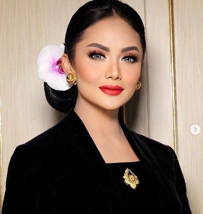 Krisdayanti Bocorkan Detail Gaji Anggota DPR,  Benarkan Gaji dan Tunjangan Belum Cukup Buat Wakil Rakyat?