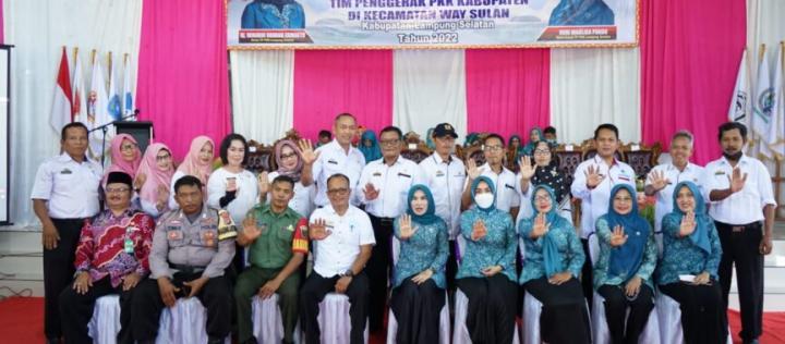 Ketua TP PKK Hj.Winarni Berikan Pembinaan TP PKK Desa SE Kecamatan Way Sulan