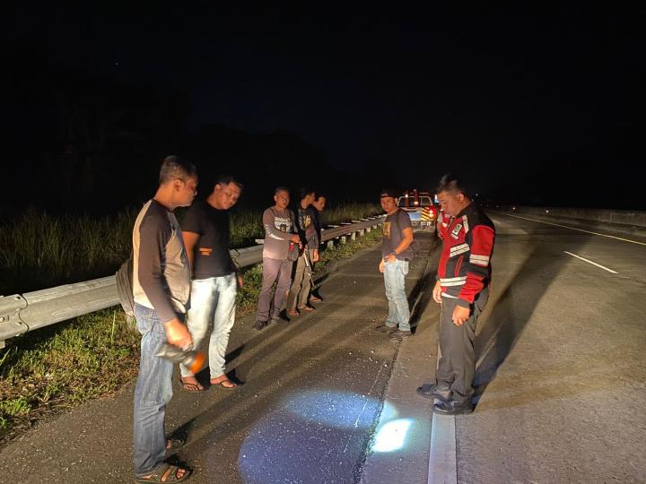 Gerak cepat! Polda Lampung Buru Pelaku Pelemparan Bus Damri di Jalan TOL
