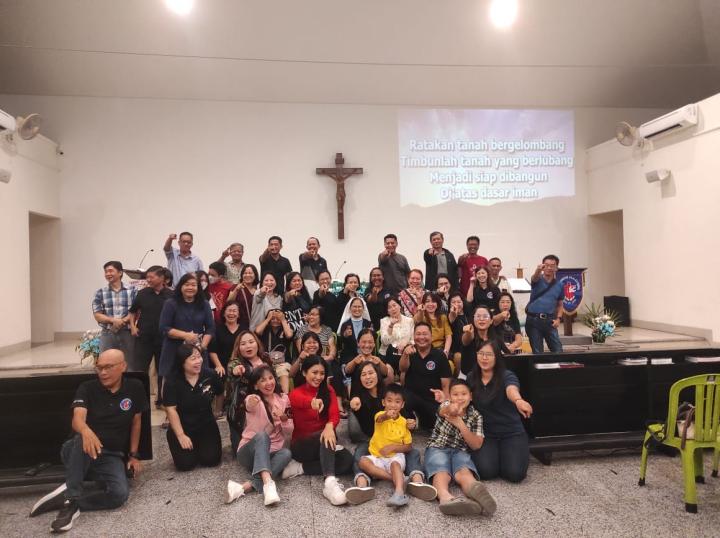 Praise and Worship PDPKK St. Lucia Paroki Kristus Raja Katedral Hadir di GSG Villa Citra