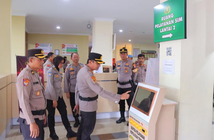 Tingkatkan Kualitas Layanan, Waka Polresta Bandar Lampung Sidak Ruang Pelayanan Publik di Mapolresta 