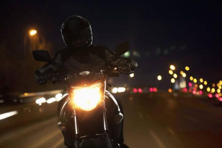 Naik Motor Pada Malam Hari Apakah Bisa Menyebabkan Masuk Angin?