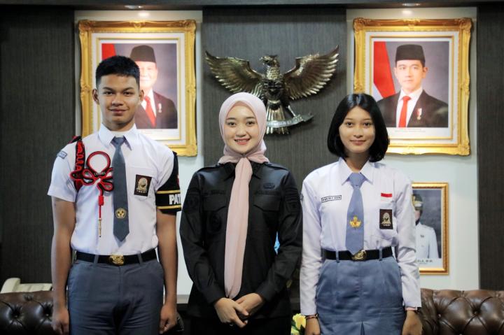 Pemprov Lampung Beri Motivasi dan Semangat kepada Dua Paskibraka Nasional Lampung: M. Ghaalib Al Gifari dan Ni Made Ira Puspa Nandini  ‎