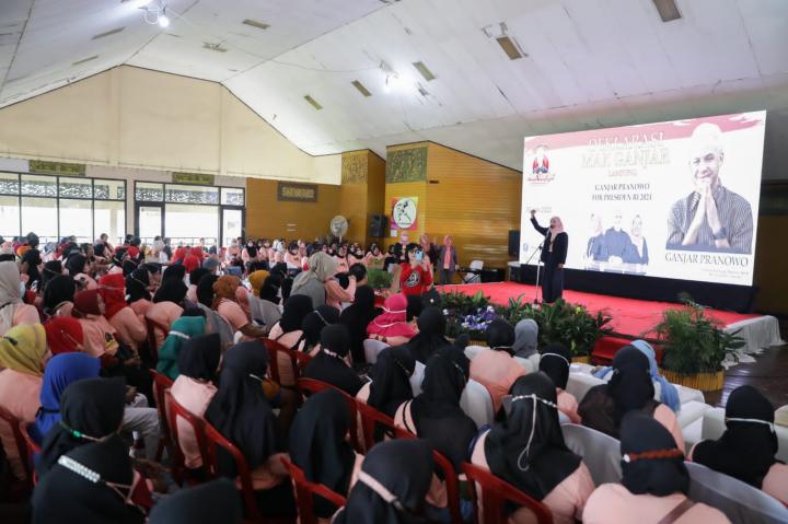 Ribuan Emak-emak di Lampung Dukung Ganjar Presiden 2024: Cerdas, Humanis, Romantis & Bisa Mewakili Suara Perempuan