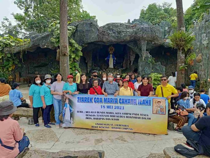Lingkungan St. Laurensius Bukit Kencana Berziarah Ke Goa Maria Cahaya Ilahi