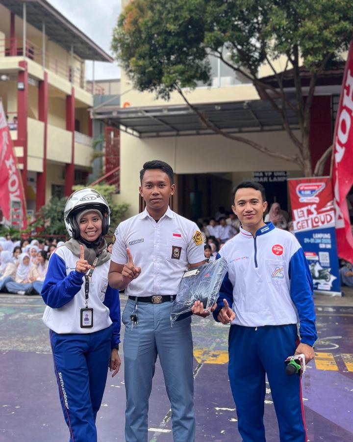 Edukasi Safety Riding Warnai DBL Road to School di SMA YP Unila Bandar Lampung