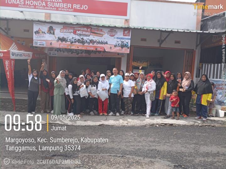 TDM Kota Agung Meriahkan Hardiknas dengan Showroom Event dan Senam Bersama