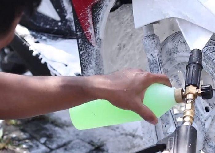 Memilih Sabun Yang Tepat Untuk Mencuci Sepeda Motor 