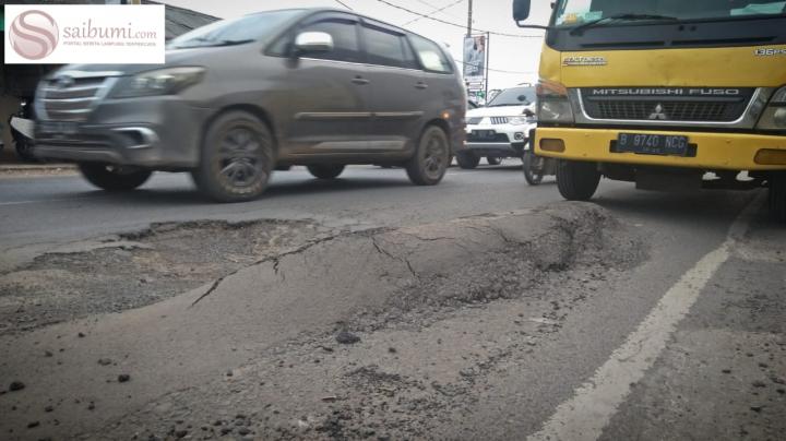 Aspal Benjol di Jalan Ratu Dibalau, Bahayakan Keselamatan