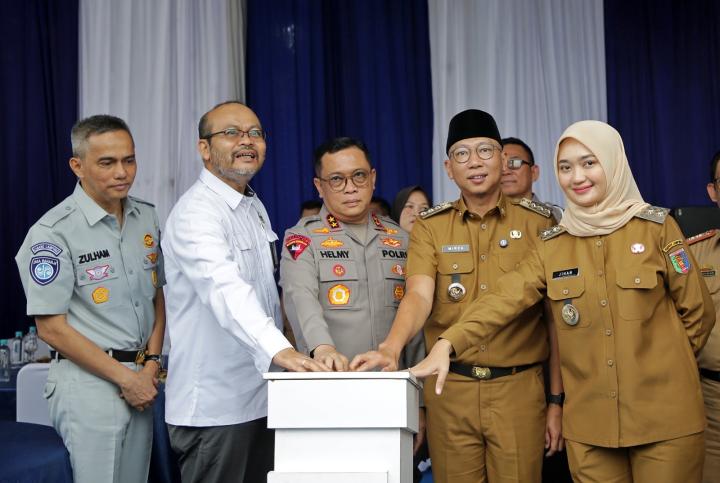 Gubernur Mirza Didampingi Wagub Jihan Nurlela dan Kapolda Lampung Helmy Santika Luncurkan Samsat Digital Drive Thru Perpanjangan STNK