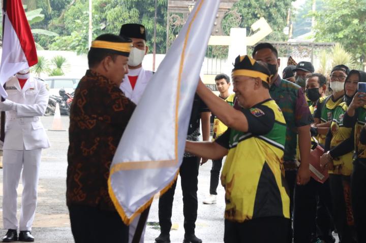 Gubernur Arinal Djunaidi Melepas Kontingen Provinsi Lampung Mengikuti Festival Olahraga Rekreasi Nasional VI