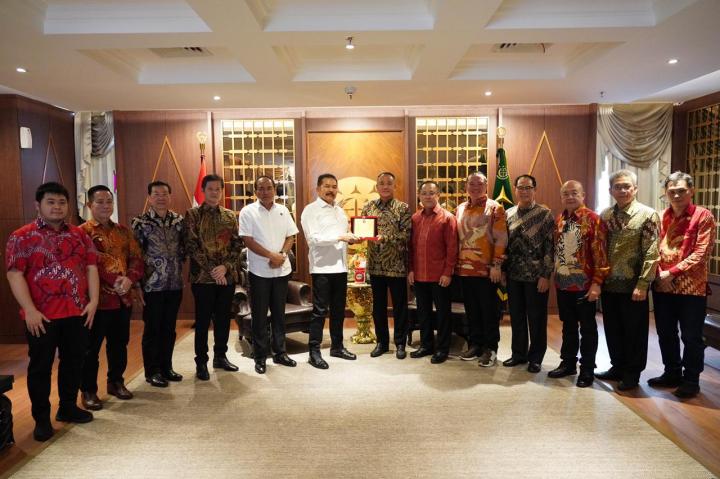 Christian Chandra Dampingi Pengurus PSMTI Pusat Audiensi dengan Jaksa Agung RI