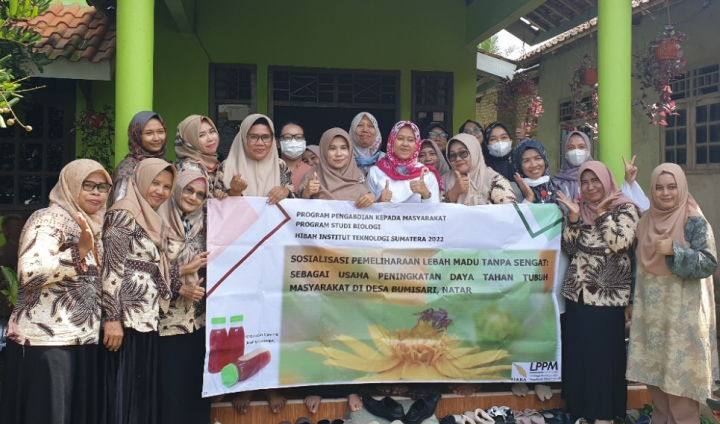 Budidaya Lebah Tanpa Sengat Untuk Meningkatkan Daya Tahan Tubuh Masyarakat Desa Bumisari, Natar
